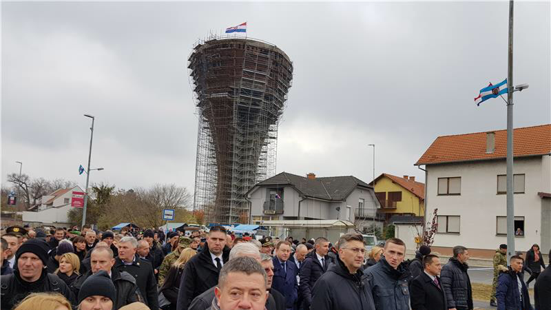Vukovar ima potporu svih institucija, došli smo u Kolonu sjećanja izraziti poštovanje prema žrtvi Vukovara i branitelja